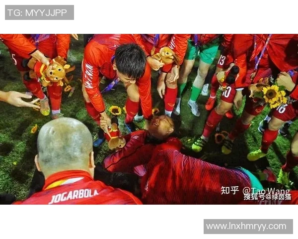 足球明星怒斥对手瞬间曝光引发热议场面震撼全场 足球明星怒斥对手瞬间曝光引发热议场面震撼全场