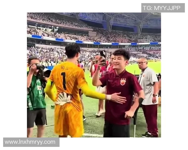 足球明星绯闻最新事件揭秘球场内外的情感纠葛与八卦故事